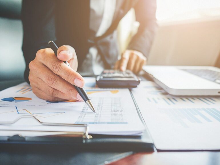 Top Strategies for Recruiting Financial Controllers: Navigating the Challenges of a Competitive Market