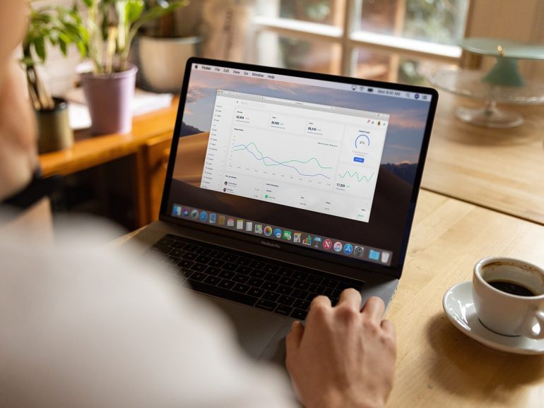 Designing Financial Dashboards Clients Actually Understand: A User-Centric UX Approach